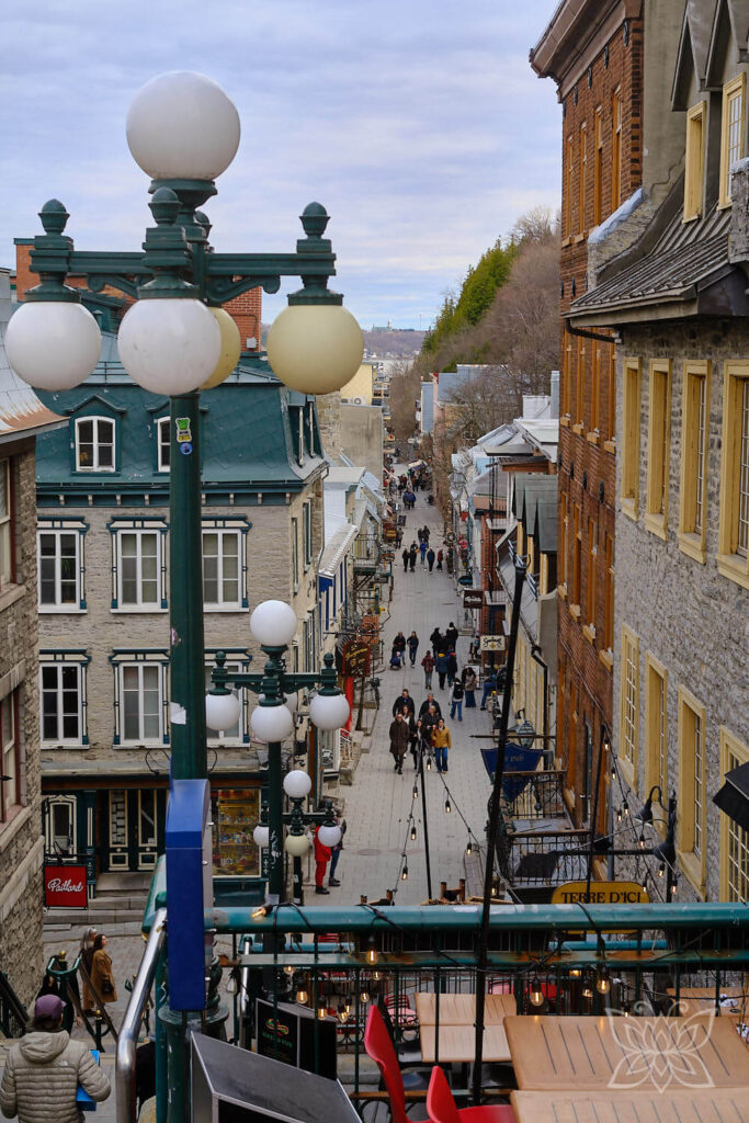 Blick von oben in die Fußgängerzone von Québec