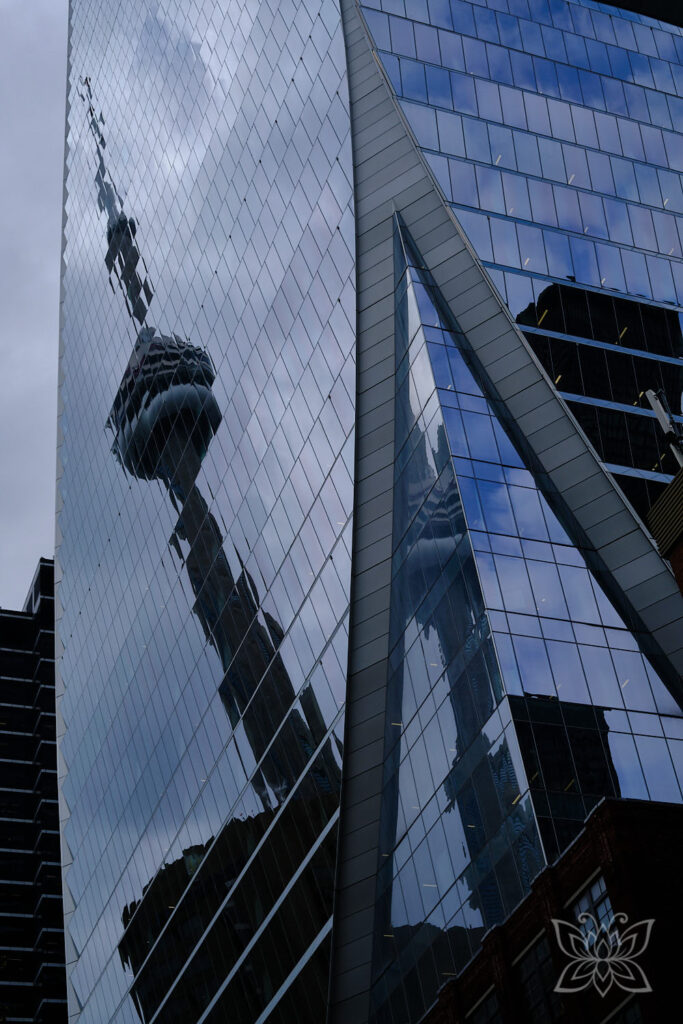 Markante Strukturen von Wolkenkratzern in Toronto