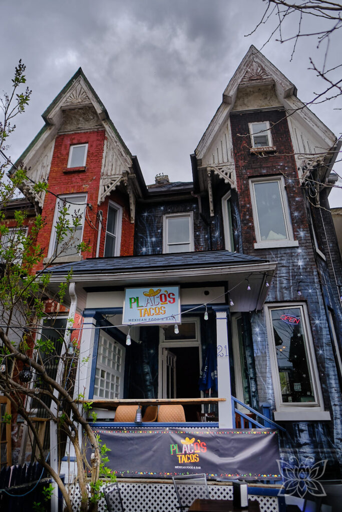 Schmale Häuser in Torontos Altstadt