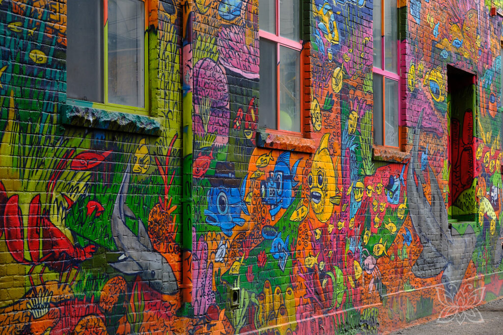 Bunte Murals in Torontos Altstadt