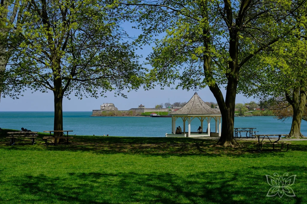 Park in Kanada mit Blick auf die USA