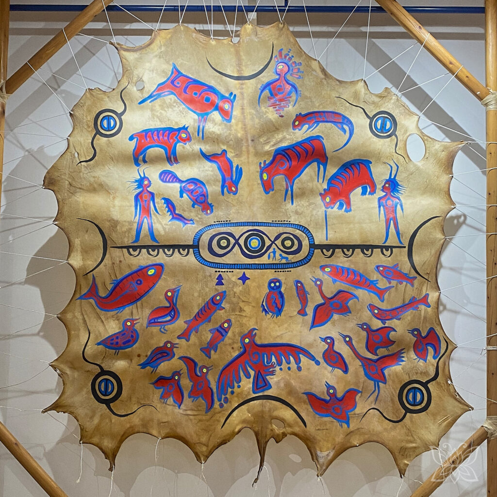 Tierhaut mit indigenen Motiven