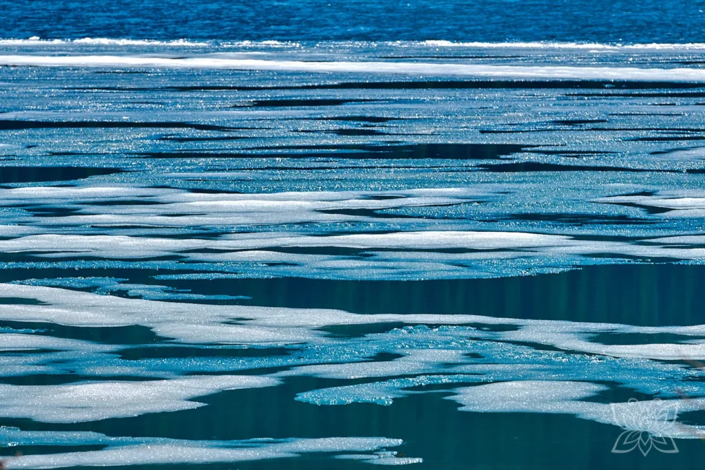 Eisschollen auf dem See