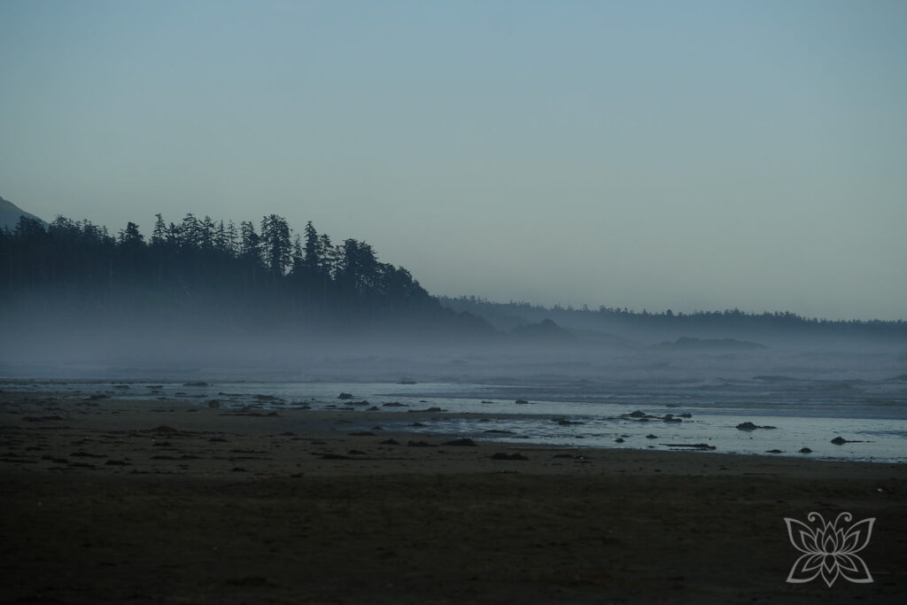 Meeresdunst über der Bucht von Long Beach, Vancouver Island