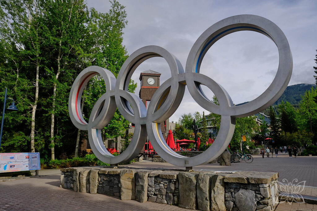 Olympische Ringe in der Innenstadt von Whistler