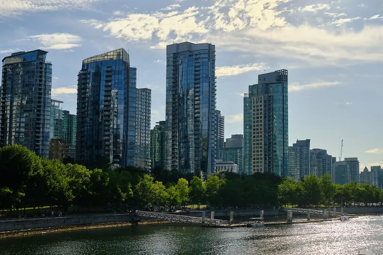 Vancouvers Skyline am Wasser