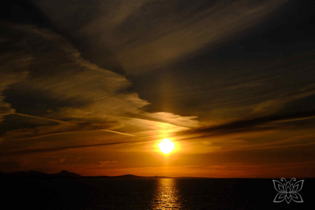 spektakulärer Sonnenuntergang während der Fährüberfahrt nach Vancouver