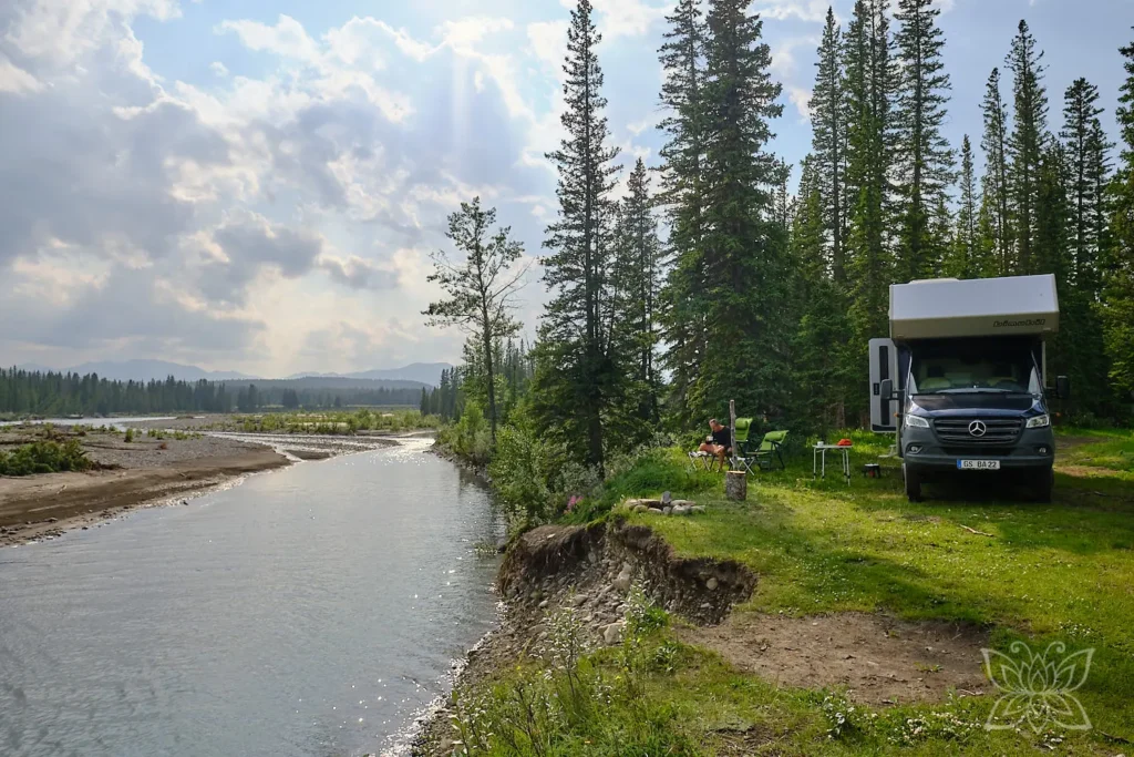 Campen mit Balu am Fluss